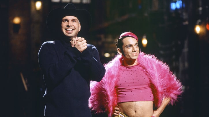 Flashback: Garth Brooks Hosts 'SNL,' Performs As 'Chris Gaines'