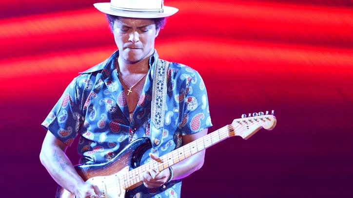 Mark Ronson, Bruno Mars Strut Through Retro 'Uptown Funk' Video