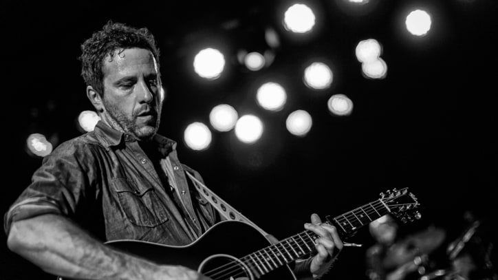 Watch Will Hoge's One-Take Tour Through 'Middle of America'