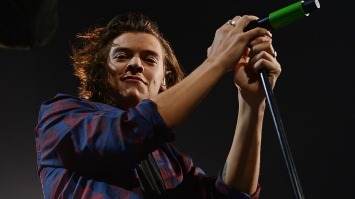 One Direction Outsell Taylor Swift for New Number One Spot