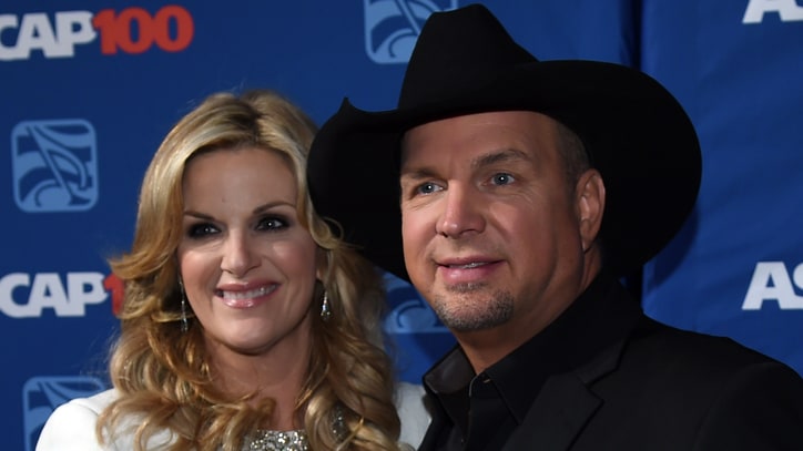 Flashback: Garth Brooks, Trisha Yearwood Gaze 'In Another's Eyes' During Early Duet