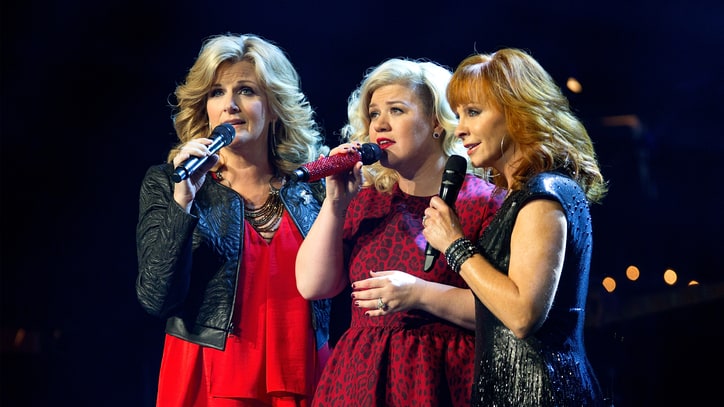 Watch Kelly Clarkson Duet With Reba, Trisha Yearwood at Holiday 'Miracle'