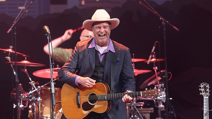 Hear Natalie Maines Duet With Robert Earl Keen On 'Wayfaring Stranger'