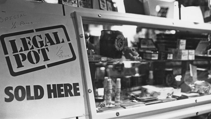 Weed Paraphernalia: The Rolling Paper Revue