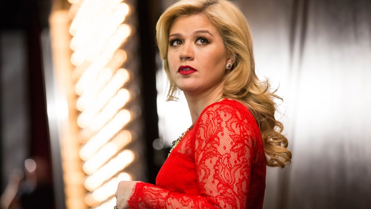 'Kelly Clarkson's Cautionary Christmas Music Tale': What Went Wrong?