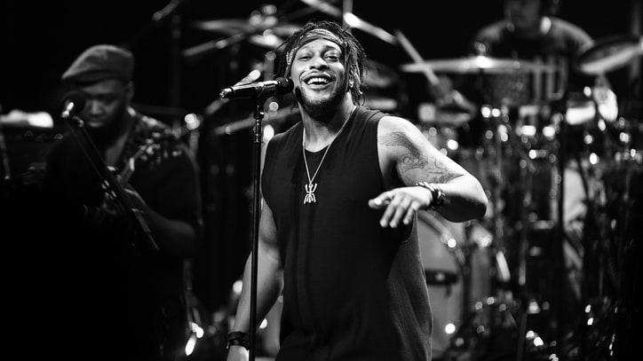 D'Angelo Finds Redemption at Stunning Apollo Theater Show
