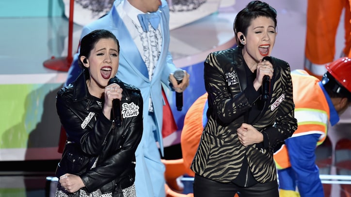 Tegan and Sara, Lonely Island Bring 'Awesome' Lego Insanity to Oscars