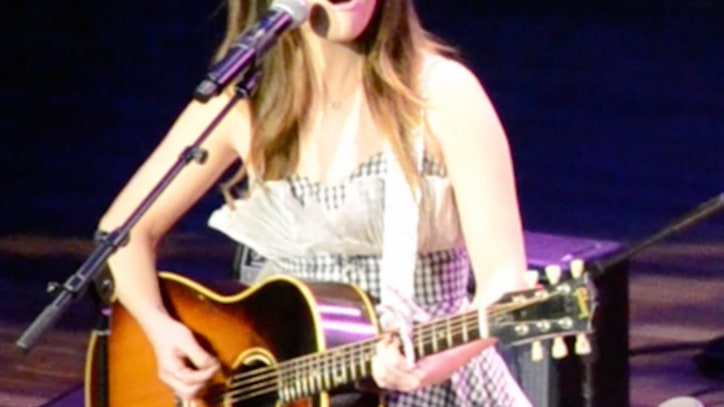 Kacey Musgraves's 'Biscuits' are Gravy at Industry Showcase