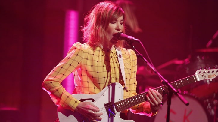 Carrie Brownstein Pens Memoir 'Hunger Makes Me a Modern Girl'