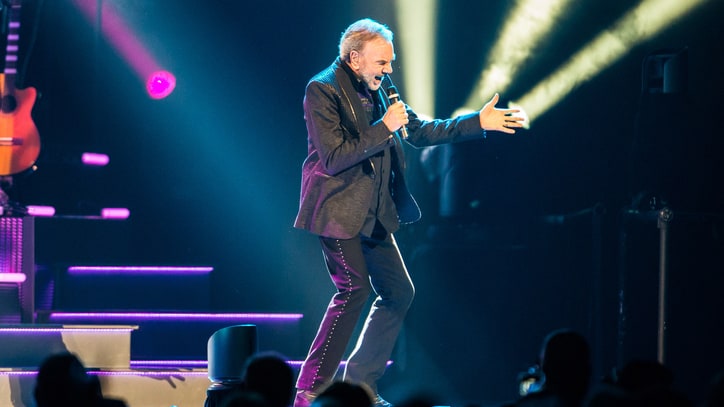 Neil Diamond Blows Out the Heartlights at Brooklyn Homecoming Show