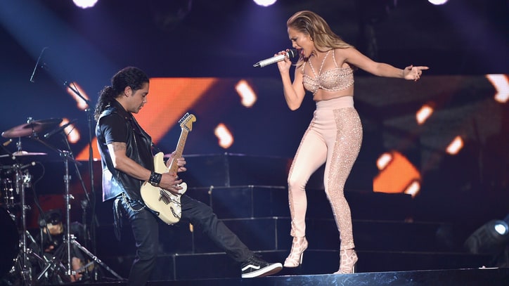 Watch Jennifer Lopez's Poignant, Energetic Selena Tribute