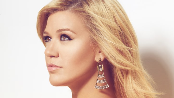 Kelly Clarkson on Legal Weed, Supporting Hillary and Backgammon With Reba