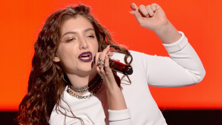 Lorde Offers Album Update, Praises Robyn