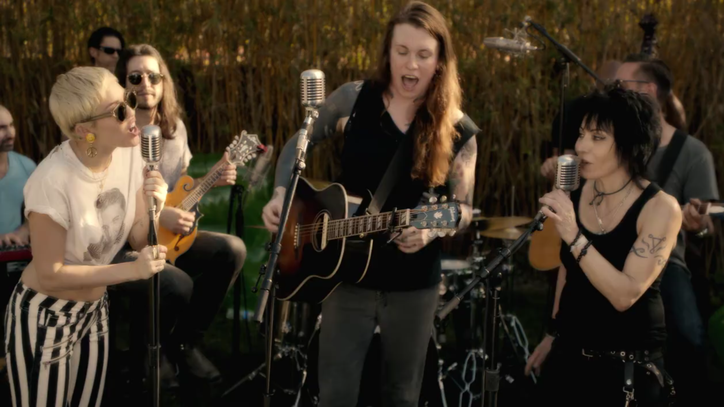 Watch Miley Cyrus Cover the Replacements' 'Androgynous'