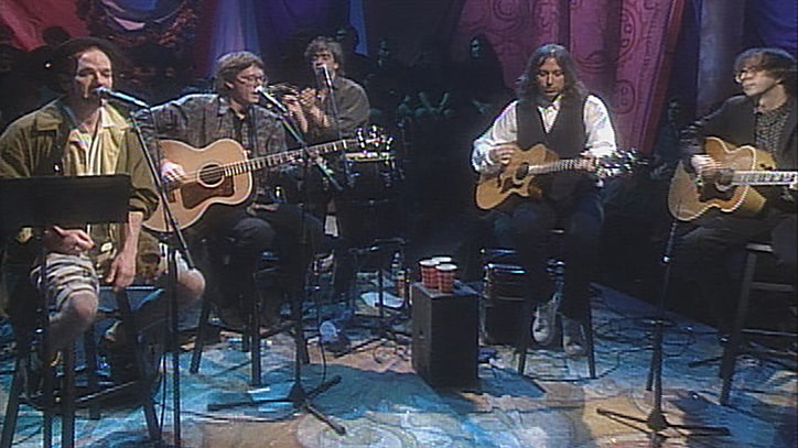 Michael Stipe 'Learns How to Talk' in R.E.M. DVD Extra