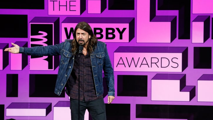 Watch Dave Grohl Honor Ice Bucket Challenge Founder at Webby Awards