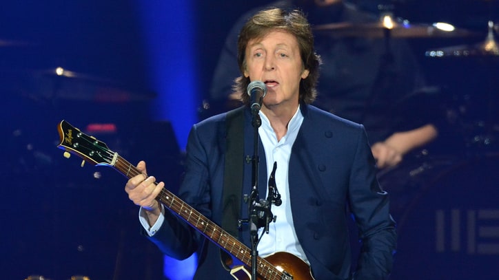 Watch Paul McCartney and Dave Grohl Perform 'I Saw Her Standing There'