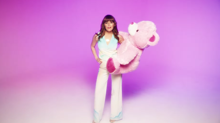 Jenny Lewis Recruits Fred Armisen, Feist For Hilarious Video