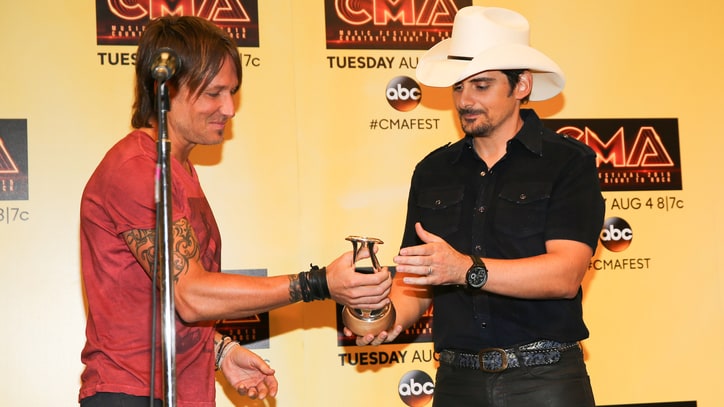 Brad Paisley Gets Galactic in International Award Acceptance Speech