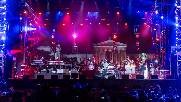 Watch Roots Perform 'Rapper's Delight' With Philadelphia Mayor
