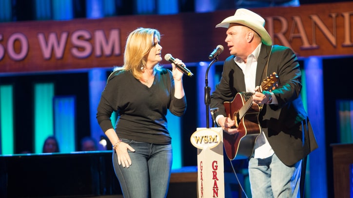 See Garth Brooks, Trisha Yearwood's Classic 'Golden Ring' Cover