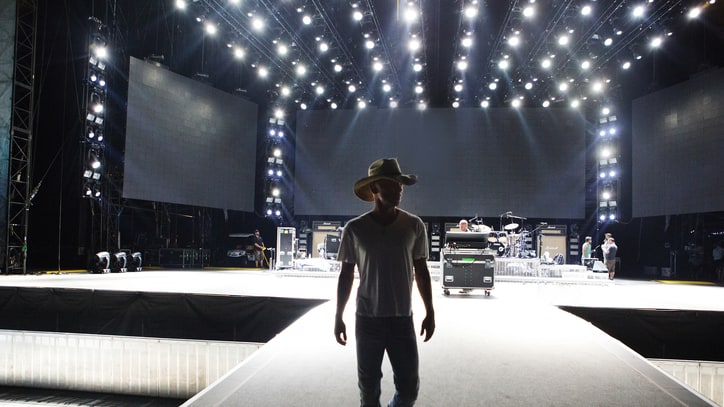Kenny Chesney at the Rose Bowl: See Behind-the-Scenes Photos