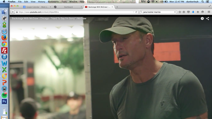 See Tim McGraw's Backstage Jam of Chicago's 'Hard to Say I'm Sorry'