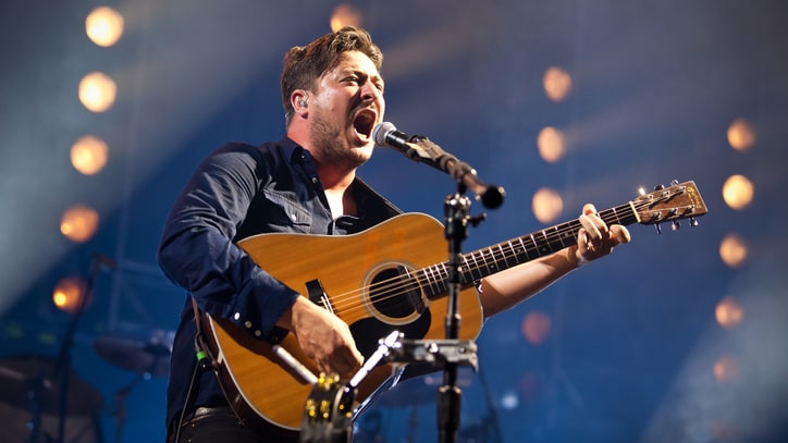 Watch Mumford & Sons, Mark Hoppus Cover Eurythmics' 'Sweet Dreams'