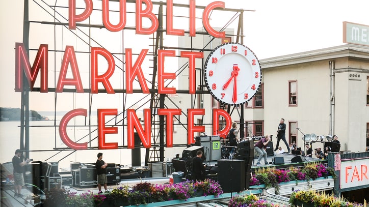 Pearl Jam, GN'R, Mudhoney Members Play Raucous Stooges Cover Set in Seattle