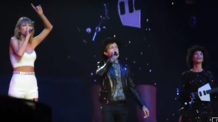 Watch Taylor Swift Perform Explosive Live Cover With Beck, St. Vincent