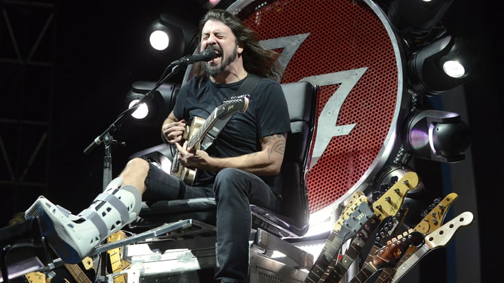 Watch Foo Fighters Play 'Under Pressure' With Queen, Zeppelin Members