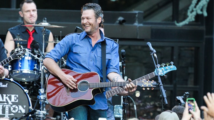 Blake Shelton Plays Hits, Stops Traffic at Nashville Block Party