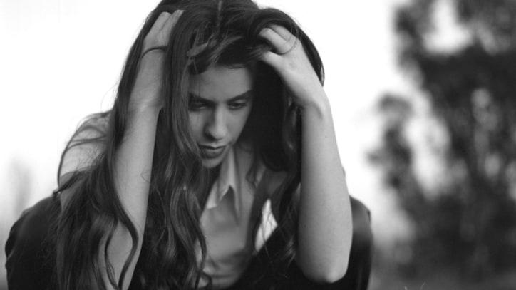 Hear a Yearning Demo From Alanis Morissette's 'Jagged Little Pill' Reissue