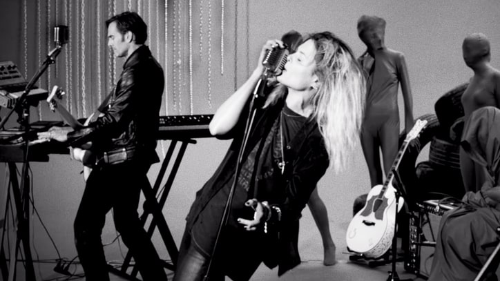 Jack White Directs Dead Weather's Alison Mosshart in Instruction Video