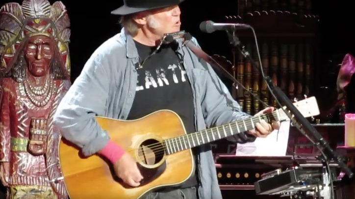 Nils Lofgren, Neil Young Perform 'Believe' at Bridge School Benefit