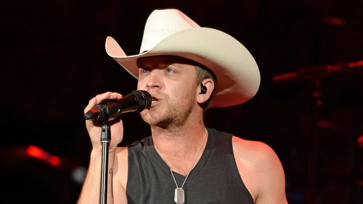 Hear Justin Moore Anticipate a Break-Up in 'Need a Drink' New Single