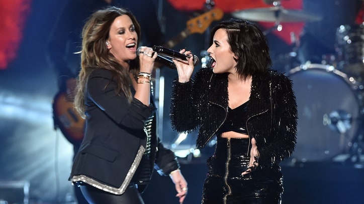 See Demi Lovato, Alanis Morissette Belt 'You Oughta Know' at 2015 AMAs