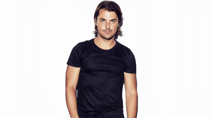 Hear Axwell's Wedding Gift to His Wife, 'Waiting for So Long (Gloria)'