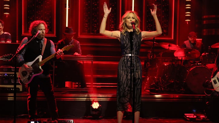See Jennifer Nettles' Somber 'Unlove You' Performance on 'Fallon'
