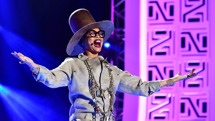 Watch Erykah Badu Scold Audience, Sing 'Phone Down' at Soul Train Awards