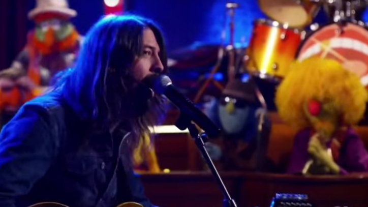 Watch Dave Grohl, Muppets Band Rock Out to 'Learn To Fly'