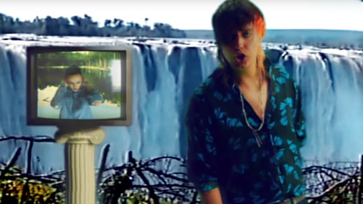 Hear Julian Casablancas, Savages' Jehnny Beth's Explosive Punk Cover