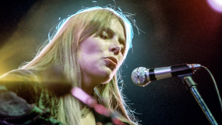 Flashback: Joni Mitchell Plays a Gorgeous Version of 'A Case of You'