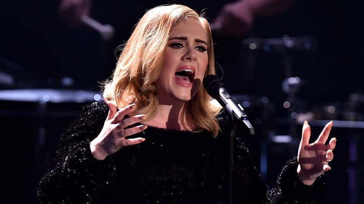 On the Charts: Adele's '25' Breezes Past 5 Million Copies Sold