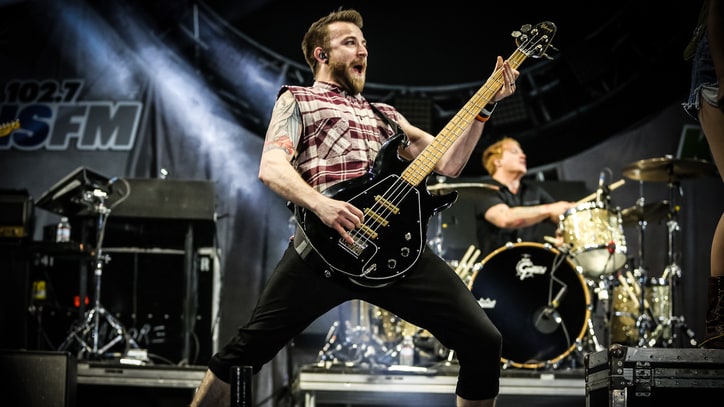 Paramore Part Ways With Bassist Jeremy Davis