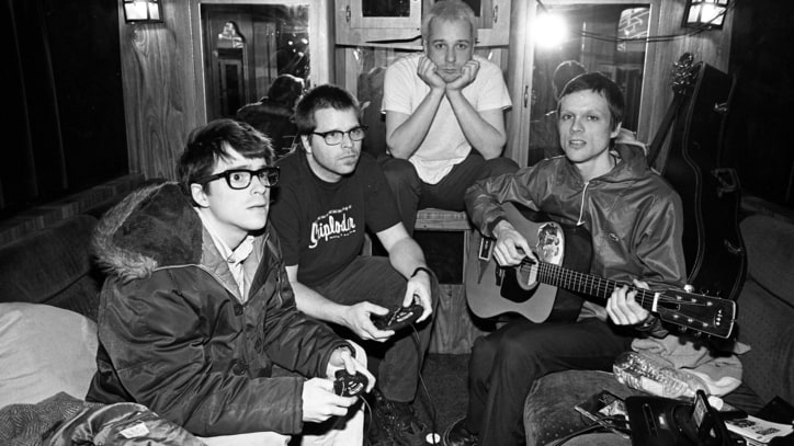 Flashback: Weezer Preview 'Pinkerton' at 1996 Show