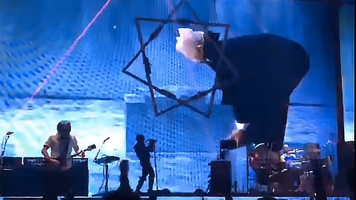 Tool Pound Out Classics, Cover Zeppelin at Intense Tour Opener