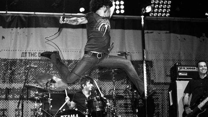 At the Drive-In Working on New Music, Plot Tour