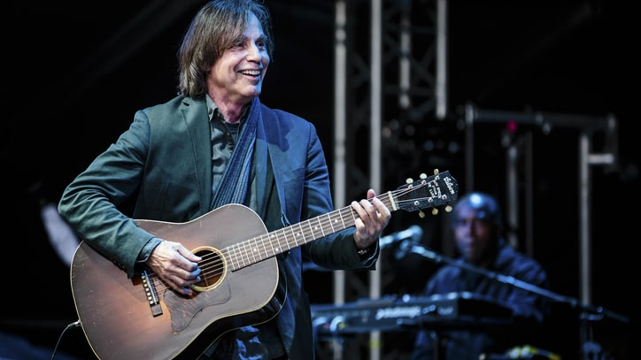 See Jackson Browne Honor Glenn Frey With Live 'Take It Easy'