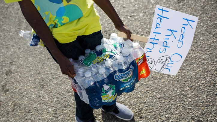 Pearl Jam, Big Sean, Cher, Meek Mill Raise Money for Lead-Poisoned Kids in Flint